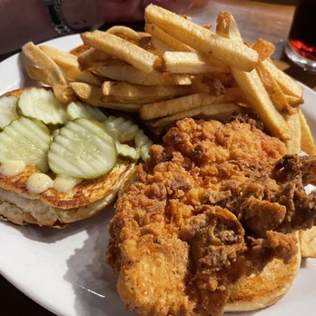 Live Edge Bar And Grill - Fried Chicken Sandwich - Bars Near Me - Mountain Home, Arkansas