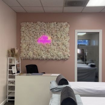 Mianuna Lash & Esthetics - Interior of the lash studio- so cute! - Eyelash Service Near Me - Bellevue, Washington Mianuna Lash & Esthetics - Interior of the lash studio- so cute! - Eyelash Service Near Me - Bellevue, Washington