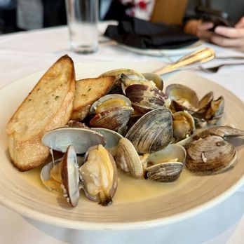 Cutters Crabhouse - Steamed Fresh Manila Clams - Seafood Near Me - Seattle, Washington
