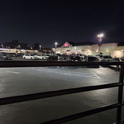 Lakeside Shopping Center - The plaza