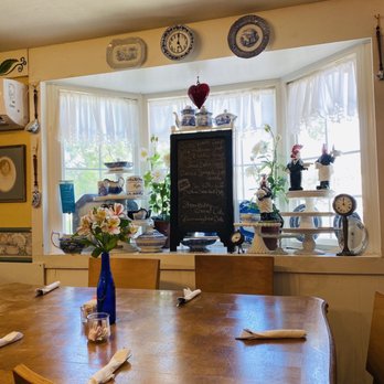 Mallie Kylas Cafe - a view of the kitchen - Breakfast & Brunch Near Me - Brooksville, Florida