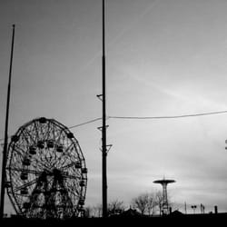 Gotham SideWalks - The Wonder Wheel before the Easter sunrise tour!