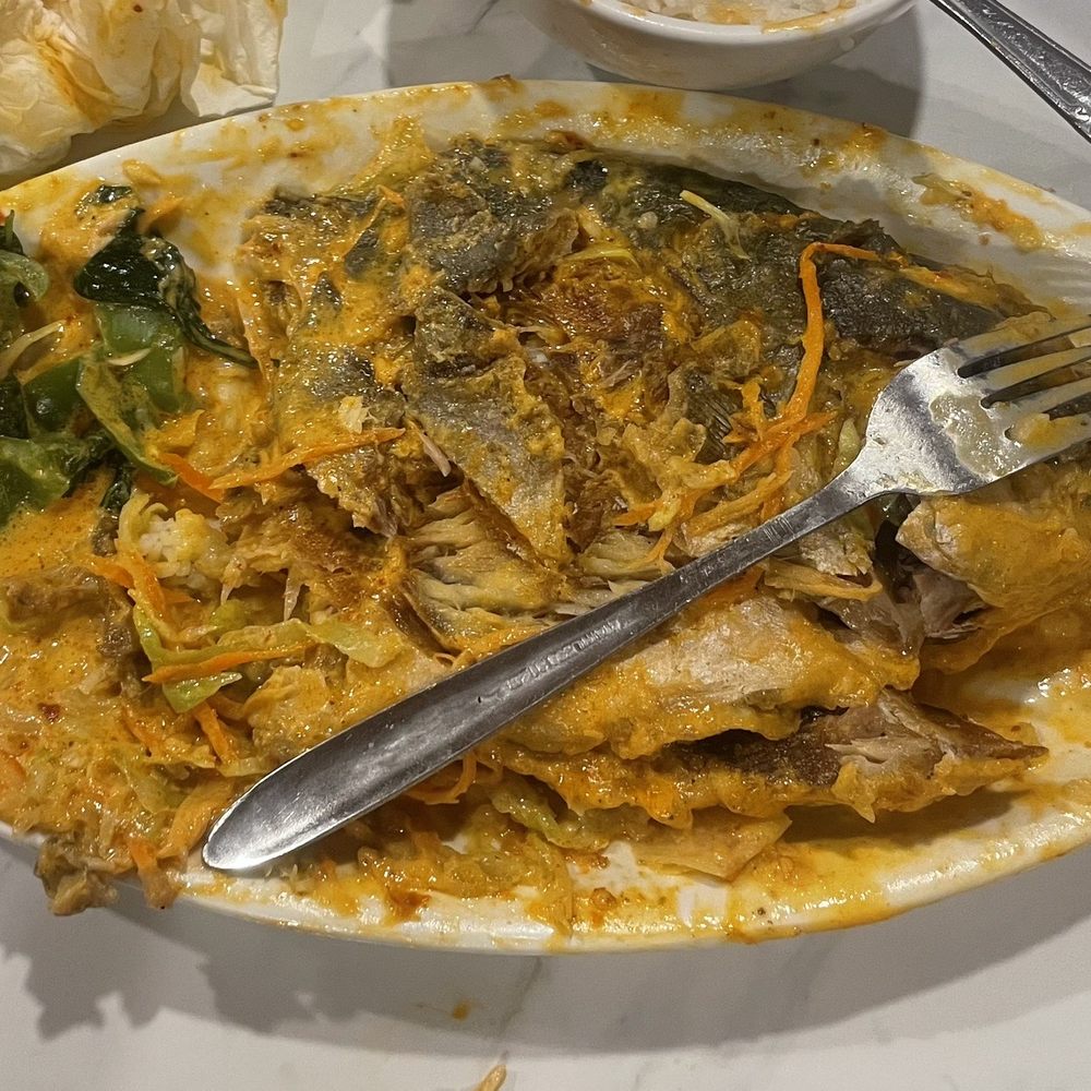 Siam Square - WORST FRIED FISH I HAVE EVER HAD - ABSOLUTELY NO MEAT ON THE BONES...BURNED TO A CRISP. WAITRESS LIED ABOUT IT - Thai Near Me - Honolulu, Hawaii Siam Square - WORST FRIED FISH I HAVE EVER HAD - ABSOLUTELY NO MEAT ON THE BONES...BURNED TO A CRISP. WAITRESS LIED ABOUT IT - Thai Near Me - Honolulu, Hawaii