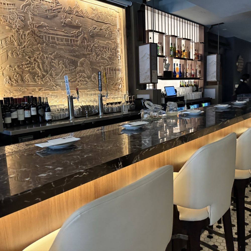 Chi Restaurant & Bar - Szechuan Near Me - New York, New York