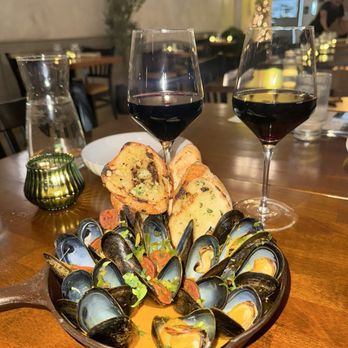 Porta 23 - Mussles - Cocktail Bars Near Me - Astoria, New York