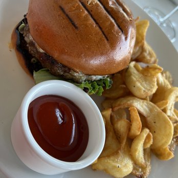 Heirloom - HH Burger - Wine Bars Near Me - Virginia Beach, Virginia