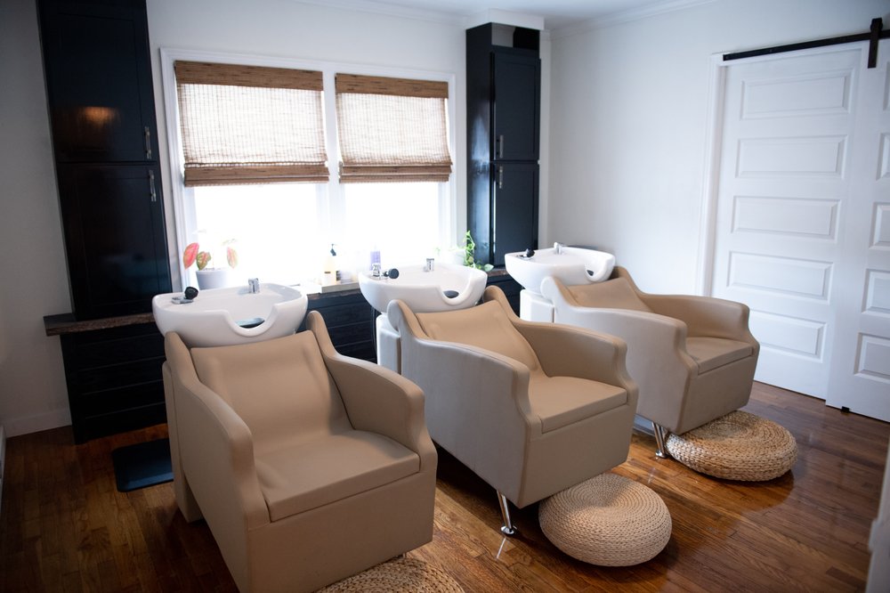 BLOOM BEAUTY BAR Updated September 2024 11 Photos 111 S Dixieland