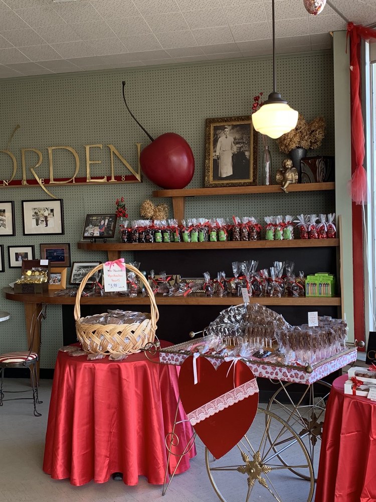 CORDEN’S CANDY CAROUSEL CLOSED 33 Photos & 34 Reviews 26300