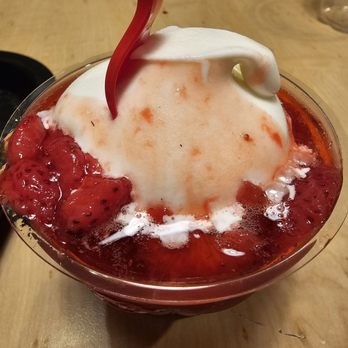 Dairy Queen - Strawberry sundae - Ice Cream & Frozen Yogurt Near Me - Schertz, Texas