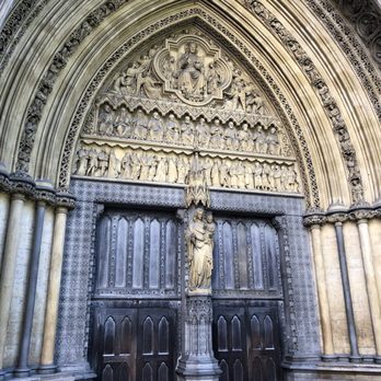 Westminster Abbey - Near the main entrance - Churches Near Me - London, XGL Westminster Abbey - Near the main entrance - Churches Near Me - London, XGL