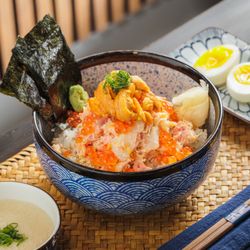Yaichi Japanese Restaurant - Minced tuna, Hokkaido Scallop,
Tobiko, Snow Crab, Marinated Salmon Roe, Hokkaido Sea Urchin, Cucumber,
Pickled Lotus root