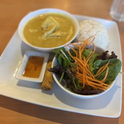 Quality Thai - Chicken Yellow Curry lunch portion