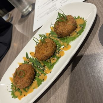 Basalt - Crab cakes - New American Near Me - Honolulu, Hawaii