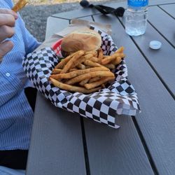 Giorgi’s - Hamburger and fries