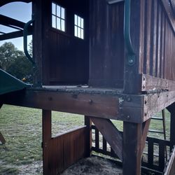 Covered Bridge River View Lodge - Rotting playground