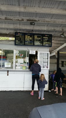 K & R Drive-Inn by null