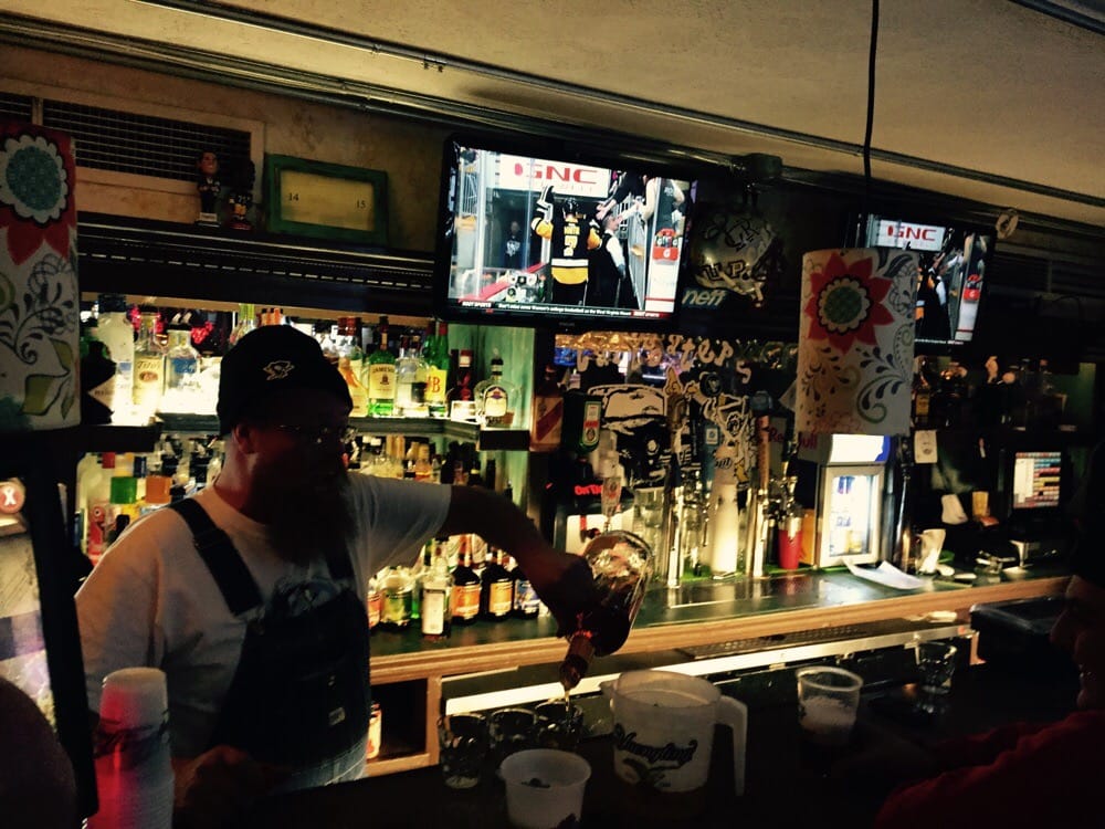 TAILGATERS BAR & GRILL CLOSED Updated August 2024 18 Photos & 11