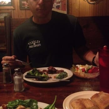Walt's Pizza - spinach salad and flat-iron sirloin - Pizza Near Me - Marion, Illinois Walt's Pizza - spinach salad and flat-iron sirloin - Pizza Near Me - Marion, Illinois