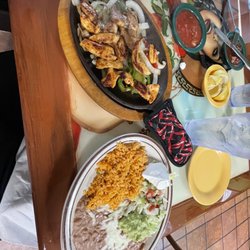 El Tapatio Mexican Grill - Chicken fajitas