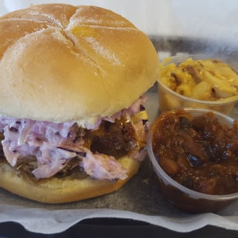 The Pig Rig BBQ - Carolina Pulled Pork with mac and beans - Barbeque Near Me - Wallingford, Connecticut