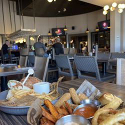 Rôtisserie St-Hubert - Wrap St-Hubert, Pic-Assiette & Resto-Bar