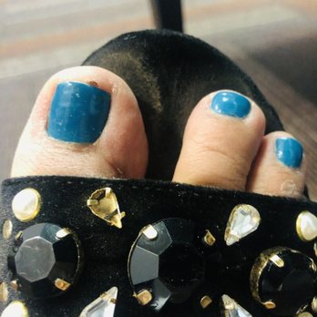 Damarys Nails - The tech cut my toe because she didn't use nail clippers for my toe nails. - Nail Salons Near Me - Miami , Florida