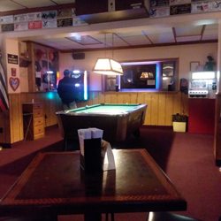 Fraternal Order of Eagles No 3619 - Old school... pool tables and juke box... you need to know someone with a card to get in...