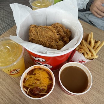 Jollibee - Filipino Near Me - Chantilly, Virginia