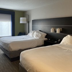 Holiday Inn Express & Suites Lawrence