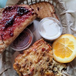 Breakfast casserole was excellent, and would you look at that toast and jelly? Yummy! Breakfast casserole was excellent, and would you look at that toast and jelly? Yummy!
