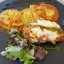 Les Terrasses - Plat du jour = 9,5€ Filet de poulet à l'italienne et ses ravioles maison!!!