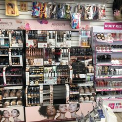 CDC Beauty Supply And Wig - Make up !