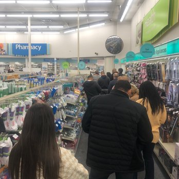 CVS Pharmacy - Queue 18 people - after I'd been here an hour - Drugstores Near Me - Glendale, California