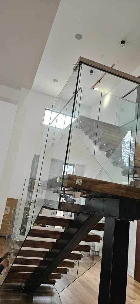 Slide of Nilo Handyman