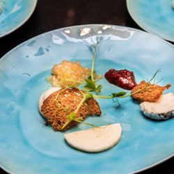Toi Restaurant & Lounge - Local cheese plate