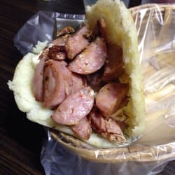 Los Chamos - Arepas choriqueso