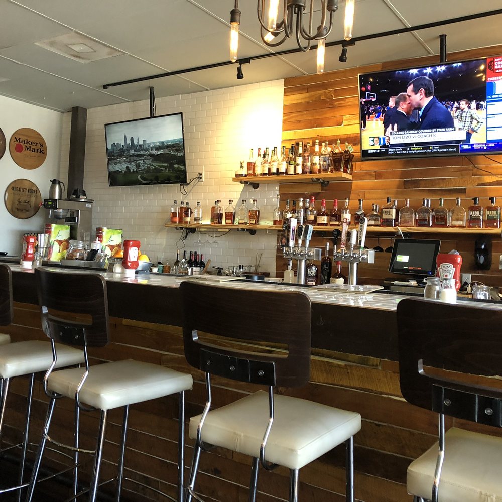Bourbon's Kitchen - Inside - Bars Near Me - Middletown, Ohio