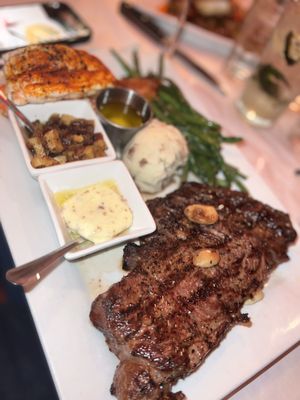 Lucia's On The Lake by null