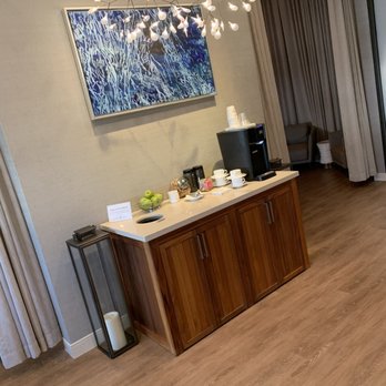 Rock Spa & Salon - Men's waiting area. They offer tea, coffee, water and some trail mix/fruits. - Day Spas Near Me - Atlantic City, New Jersey Rock Spa & Salon - Men's waiting area. They offer tea, coffee, water and some trail mix/fruits. - Day Spas Near Me - Atlantic City, New Jersey