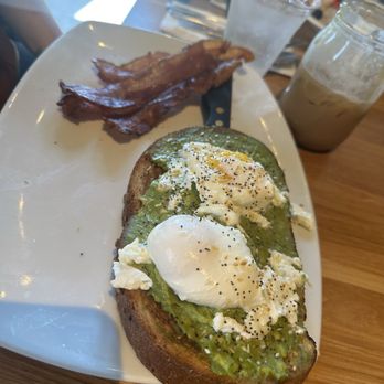 Broken Yolk Cafe - Avocado Toast - Cafes Near Me - Palm Springs, California