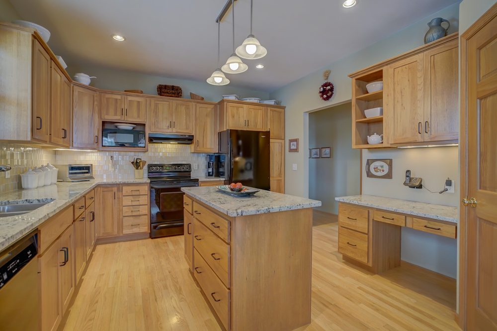 LYNN HOLLEY REAL ESTATE Updated June 2024 555 Zor Shrine Pl