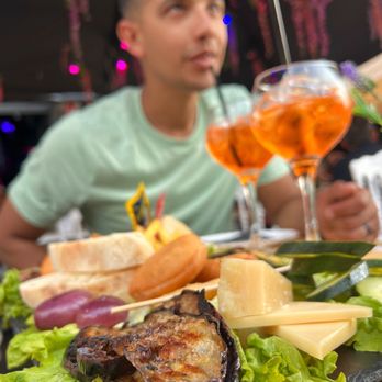 Il Cappellaio Matto - Aperitivo vegetariano - Pubs Near Me - Milan, Michigan Il Cappellaio Matto - Aperitivo vegetariano - Pubs Near Me - Milan, Michigan
