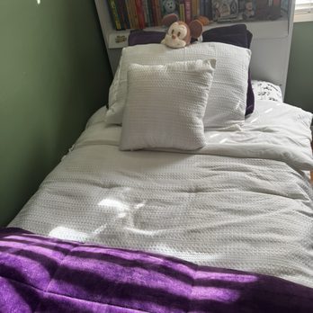 Kitty's Cleaning Service - Cleaned and organized, mopped a four bedroom, 2 bath house. Cute decoration of the pillows and stuffed animals. - Home Cleaning Near Me