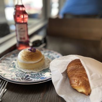 Oh La La - Lemon tart and croissant - Bakeries Near Me - Pasadena, California