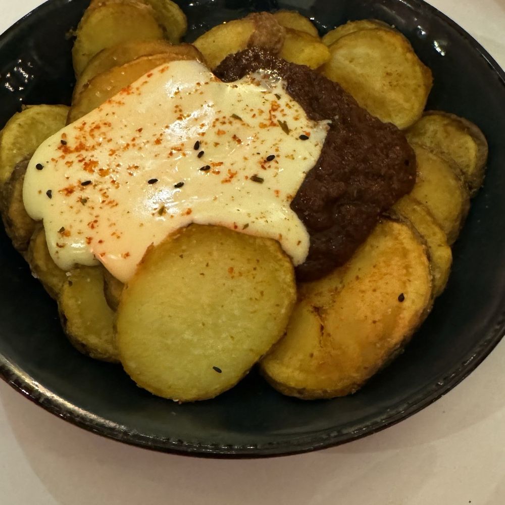 Tomate - Patatas bravas - Spanish Near Me - Barcelona, B Tomate - Patatas bravas - Spanish Near Me - Barcelona, B