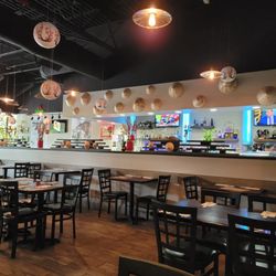 iPho Sushi Kitchen & Bar