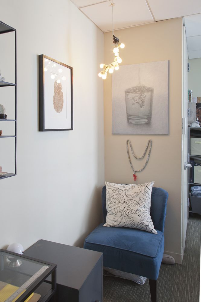 Moonching Wu Holistic Logo