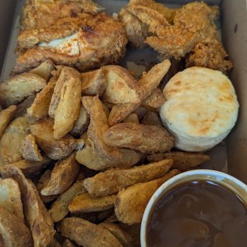 Mary Brown's - Blue jayz deal look at all the fries showing 2 pieces of chicken of the 6 at the top - Fast Food Near Me - Newmarket, Ontario Mary Brown's - Blue jayz deal look at all the fries showing 2 pieces of chicken of the 6 at the top - Fast Food Near Me - Newmarket, Ontario