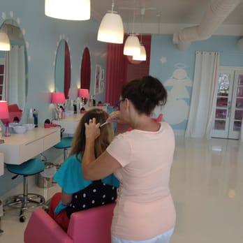The Hair Angels - a young client receives treatment for head lice at The Hair Angels, Pasadena Lice Removal Salon - Lice Services Near Me - Pasadena, California The Hair Angels - a young client receives treatment for head lice at The Hair Angels, Pasadena Lice Removal Salon - Lice Services Near Me - Pasadena, California