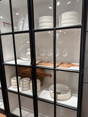 Crate & Barrel by null